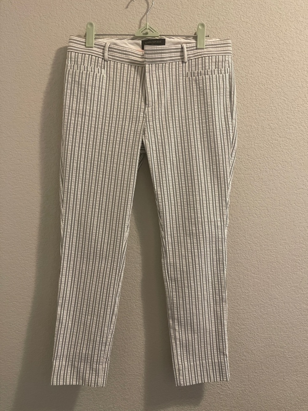 (NWOT) Banana Republic White and Navy Striped Ankle Pants Size 2